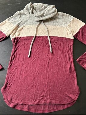 Market & Spruce Gray and Maroon Knit Pullover